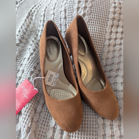NWT Tan/Camel Suede Women's Pumps Memory Foam 10W - Picture 2 of 4